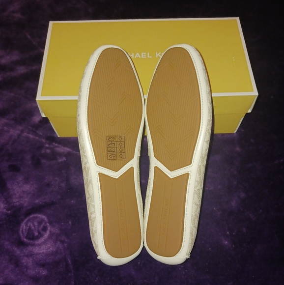 Michael Kors Lillie Moc - Picture 7 of 10